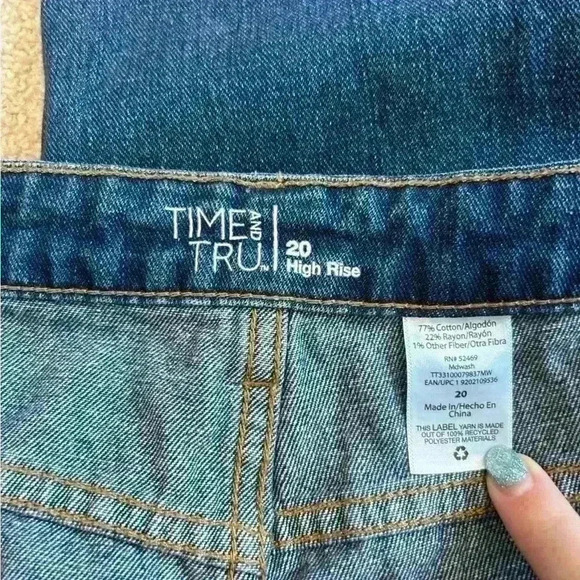 Time and tru distressed high rise blue jeans in size 20 - Picture 5 of 5